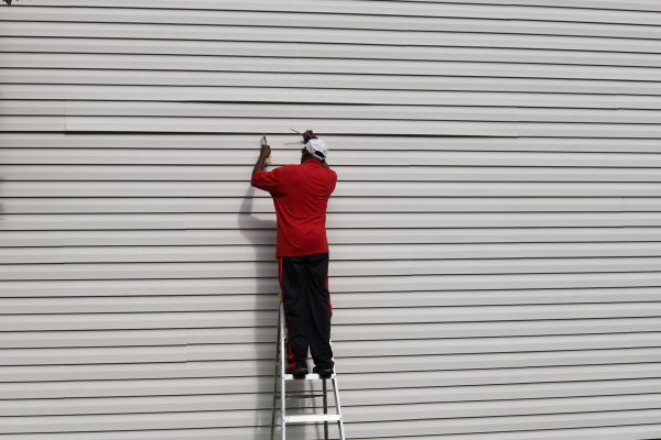 Cost of Siding Reattachment in Saint Joseph